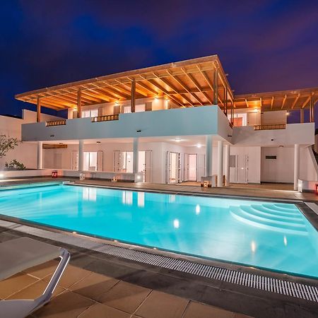 Villa Dedalos - A Luxury Large Villa With A Heated Pool In ปูแอร์โตกาเลโร ภายนอก รูปภาพ