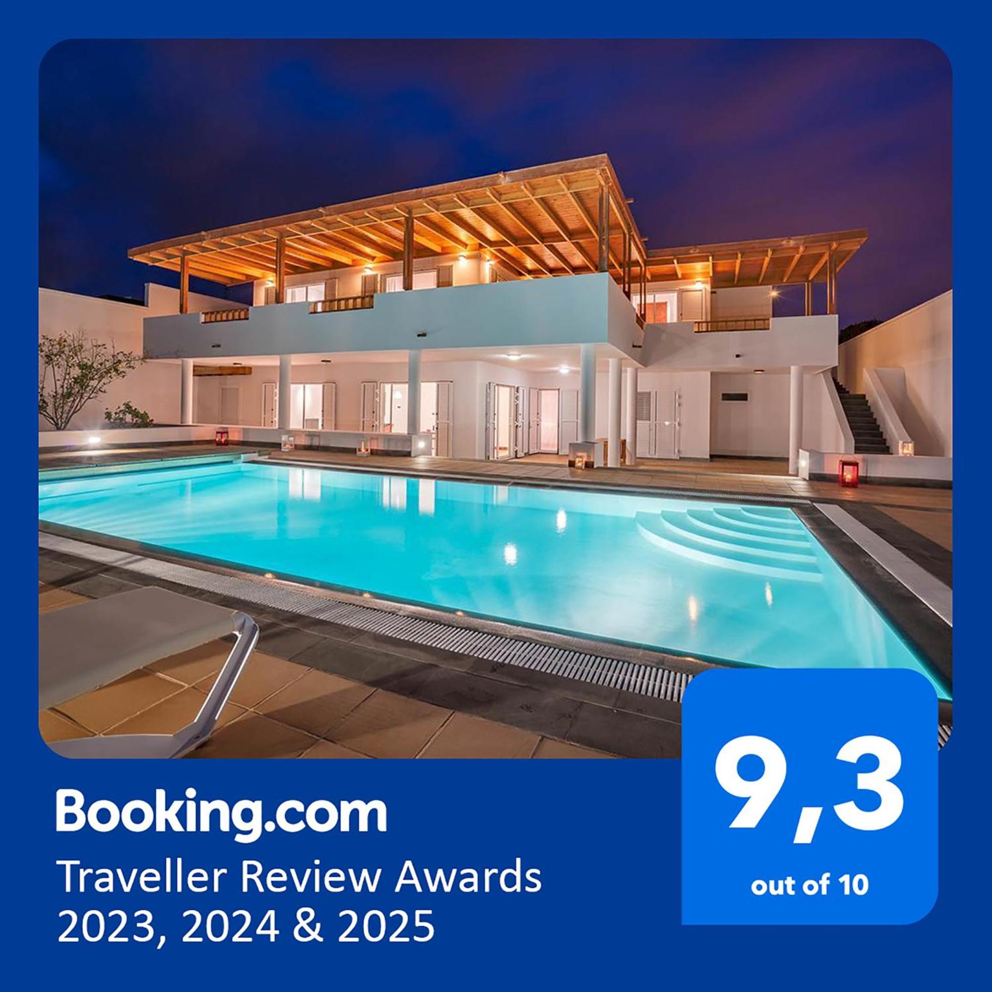 Villa Dedalos - A Luxury Large Villa With A Heated Pool In ปูแอร์โตกาเลโร ภายนอก รูปภาพ