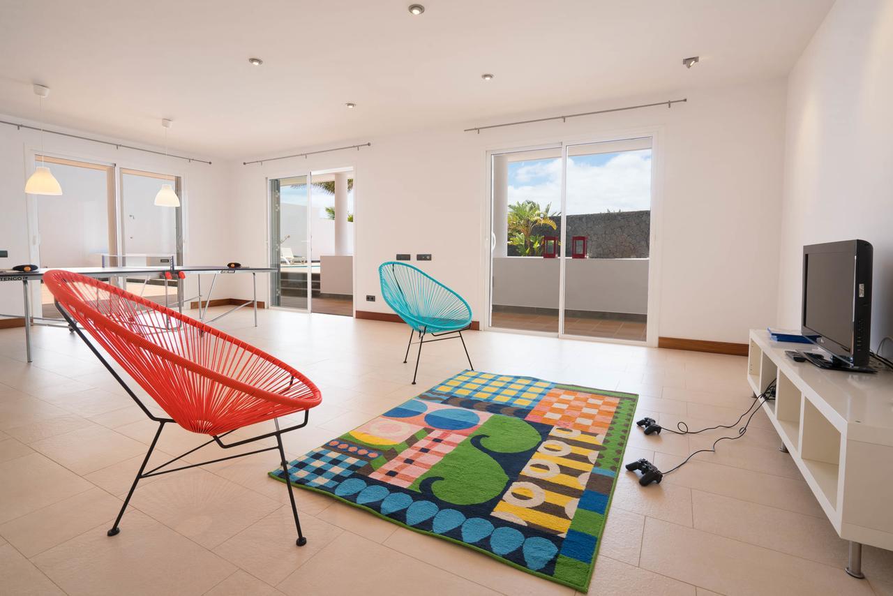 Villa Dedalos - A Luxury Large Villa With A Heated Pool In ปูแอร์โตกาเลโร ภายนอก รูปภาพ