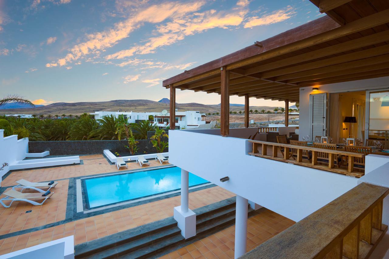 Villa Dedalos - A Luxury Large Villa With A Heated Pool In ปูแอร์โตกาเลโร ภายนอก รูปภาพ