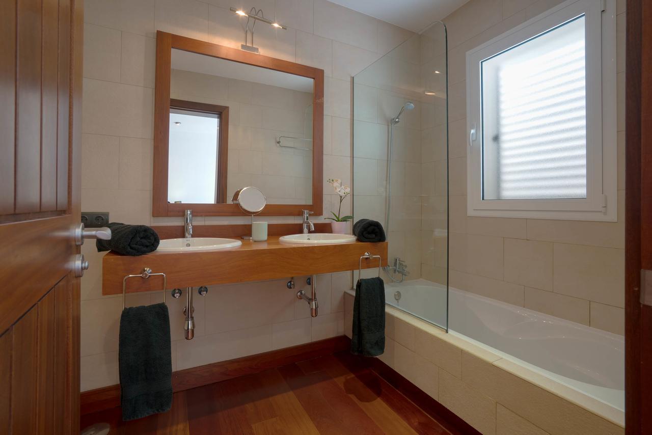 Villa Dedalos - A Luxury Large Villa With A Heated Pool In ปูแอร์โตกาเลโร ภายนอก รูปภาพ